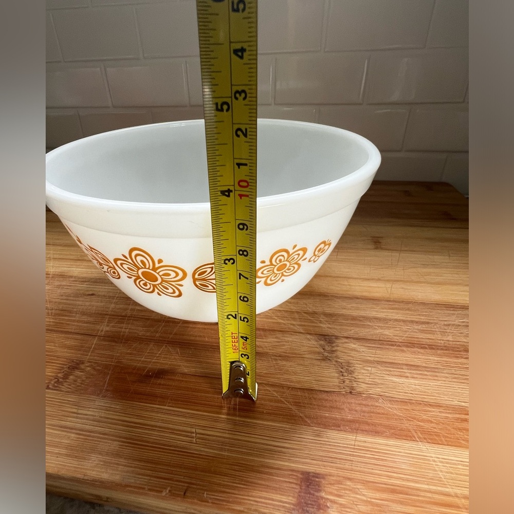 Vintage Pyrex Bowl - Picture 5 of 12
